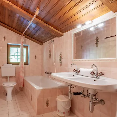 Hochkoenig Lägenhet